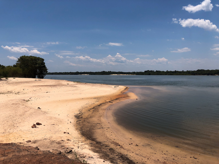 Currently, the Xingu River interrupts the trajectory of the MT-322 and the only way across is a barge operated by the Indigenous people of Capoto/Jarina. Authorities plan to replaced the barge with a bridge, although Indigenous leaders warn this will invite in land speculators, ranchers, and organized crime groups seeking new drug routes. Ana Ionova for Mongabay.