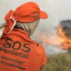 An SOS Pantanal firefighter battles a blaze. Image by Gustavo Figueiroa/SOS Pantanal.